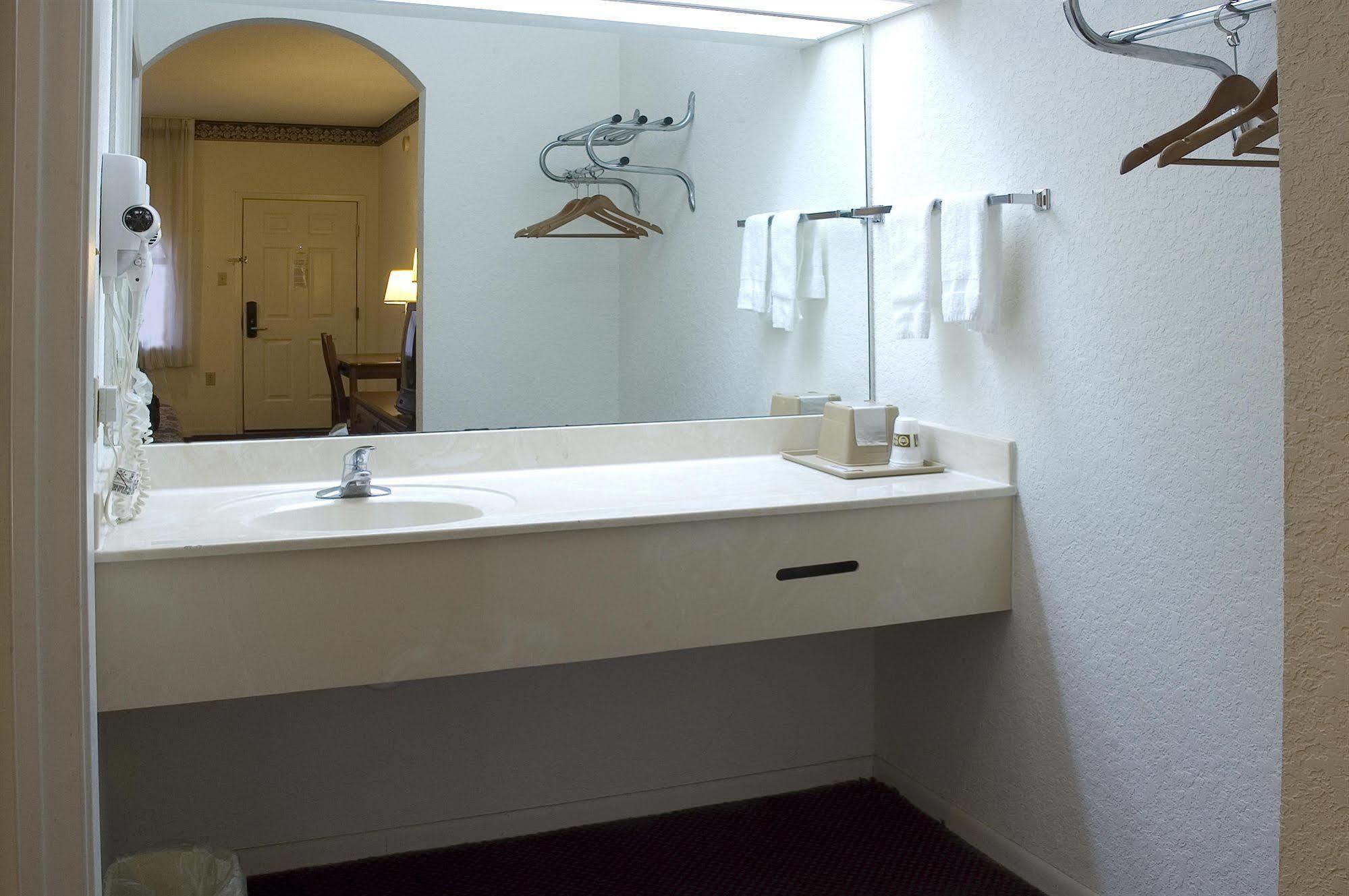 יוסטון Budget Host Hempstead Inn Brookhollow/Energy Corridor מראה חיצוני תמונה