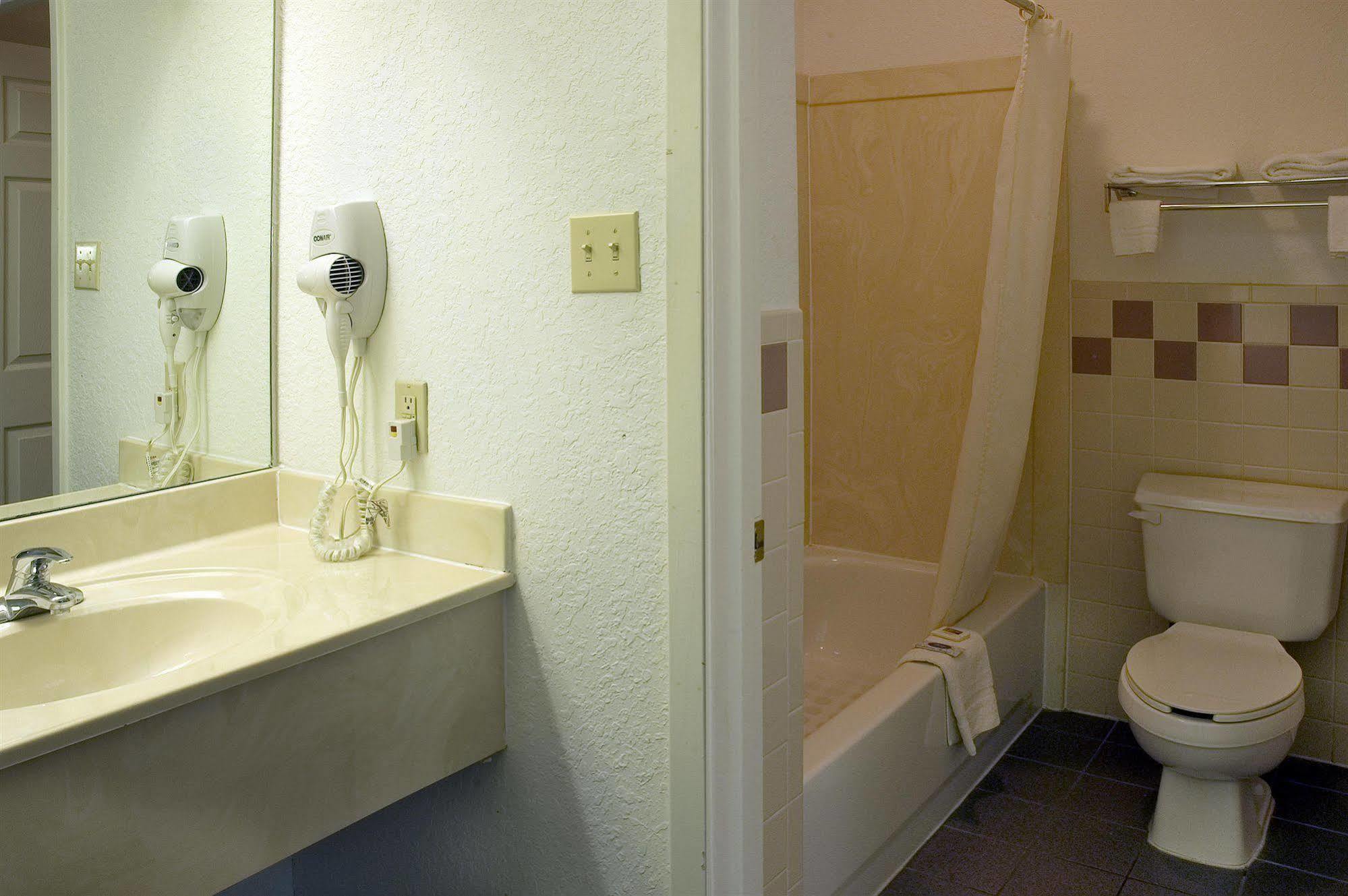 יוסטון Budget Host Hempstead Inn Brookhollow/Energy Corridor מראה חיצוני תמונה